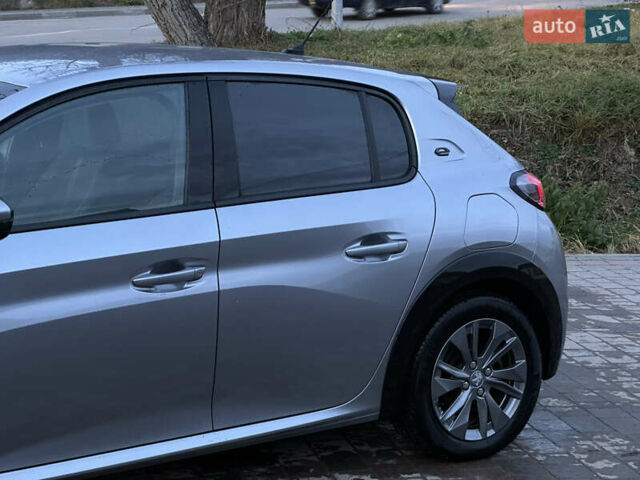 Серый Пежо e-208, объемом двигателя 0 л и пробегом 74 тыс. км за 13600 $, фото 1 на Automoto.ua