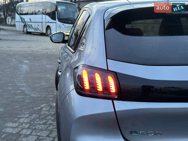 Серый Пежо e-208, объемом двигателя 0 л и пробегом 74 тыс. км за 13600 $, фото 4 на Automoto.ua