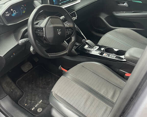 Серый Пежо e-208, объемом двигателя 0 л и пробегом 81 тыс. км за 14200 $, фото 7 на Automoto.ua