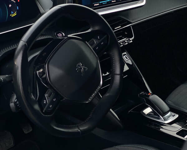 Синий Пежо e-208, объемом двигателя 0 л и пробегом 81 тыс. км за 12800 $, фото 35 на Automoto.ua