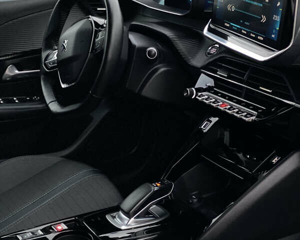 Синий Пежо e-208, объемом двигателя 0 л и пробегом 81 тыс. км за 12800 $, фото 1 на Automoto.ua