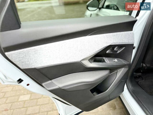 Белый Пежо e-3008, объемом двигателя 0 л и пробегом 1 тыс. км за 37950 $, фото 71 на Automoto.ua