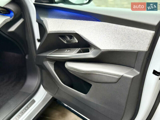 Белый Пежо e-3008, объемом двигателя 0 л и пробегом 1 тыс. км за 37950 $, фото 50 на Automoto.ua