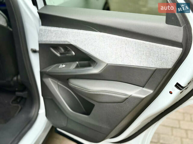 Белый Пежо e-3008, объемом двигателя 0 л и пробегом 1 тыс. км за 37950 $, фото 68 на Automoto.ua