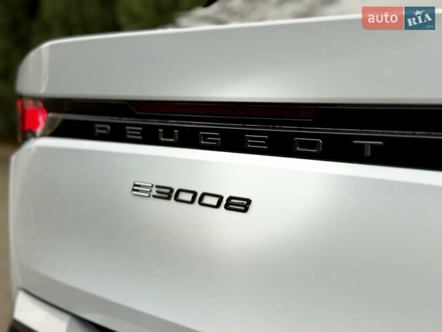 Белый Пежо e-3008, объемом двигателя 0 л и пробегом 1 тыс. км за 37950 $, фото 32 на Automoto.ua