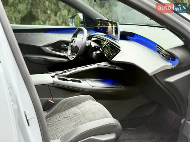 Белый Пежо e-3008, объемом двигателя 0 л и пробегом 1 тыс. км за 37950 $, фото 60 на Automoto.ua