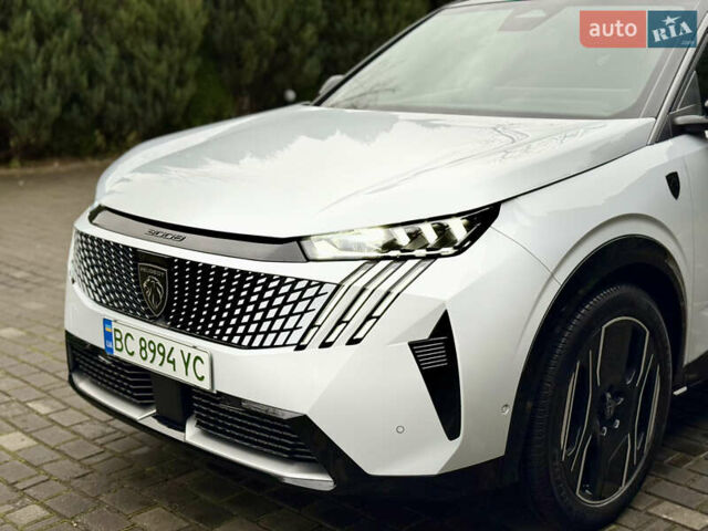 Белый Пежо e-3008, объемом двигателя 0 л и пробегом 1 тыс. км за 37950 $, фото 4 на Automoto.ua