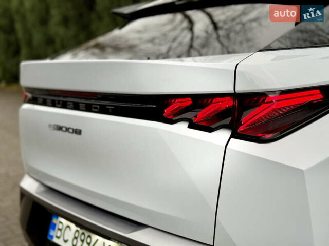 Белый Пежо e-3008, объемом двигателя 0 л и пробегом 1 тыс. км за 37950 $, фото 29 на Automoto.ua