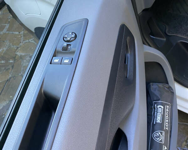 Білий Пежо e-Expert, об'ємом двигуна 0 л та пробігом 13 тис. км за 20500 $, фото 24 на Automoto.ua