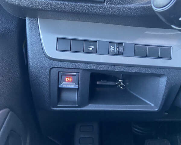 Серый Пежо e-Expert, объемом двигателя 0 л и пробегом 18 тыс. км за 22300 $, фото 27 на Automoto.ua