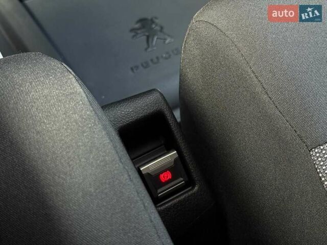 Серый Пежо e-Expert, объемом двигателя 0 л и пробегом 1 тыс. км за 30338 $, фото 43 на Automoto.ua