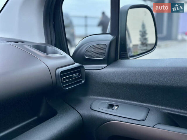 Синій Пежо e-Rifter, об'ємом двигуна 0 л та пробігом 50 тис. км за 19777 $, фото 50 на Automoto.ua