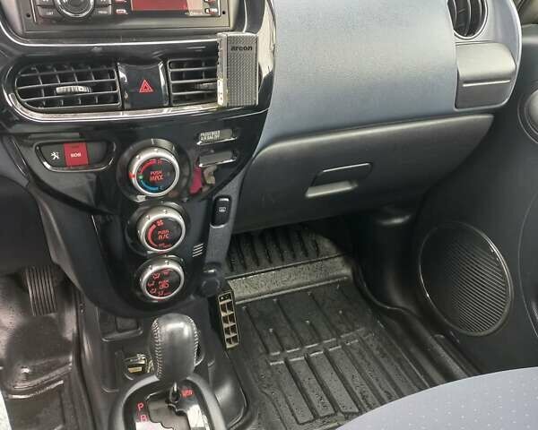 Белый Пежо иOн, объемом двигателя 0 л и пробегом 96 тыс. км за 4500 $, фото 13 на Automoto.ua