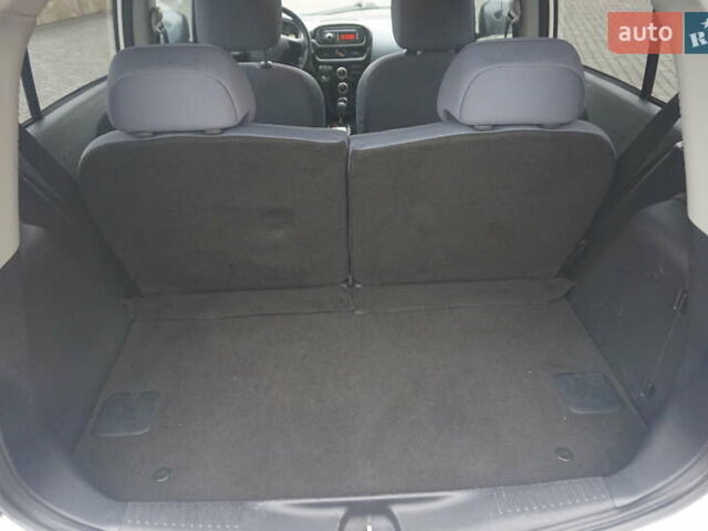 Белый Пежо иOн, объемом двигателя 0 л и пробегом 84 тыс. км за 3550 $, фото 49 на Automoto.ua