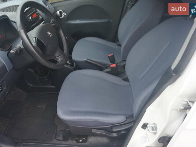 Белый Пежо иOн, объемом двигателя 0 л и пробегом 84 тыс. км за 3550 $, фото 25 на Automoto.ua