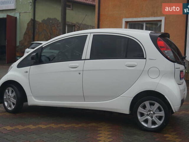Белый Пежо иOн, объемом двигателя 0 л и пробегом 84 тыс. км за 3550 $, фото 10 на Automoto.ua