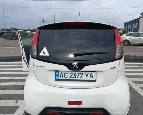 Белый Пежо иOн, объемом двигателя 0 л и пробегом 96 тыс. км за 4500 $, фото 32 на Automoto.ua