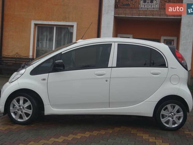 Белый Пежо иOн, объемом двигателя 0 л и пробегом 84 тыс. км за 3550 $, фото 11 на Automoto.ua