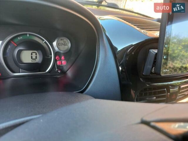 Білий Пежо iOн, об'ємом двигуна 0 л та пробігом 103 тис. км за 5000 $, фото 15 на Automoto.ua