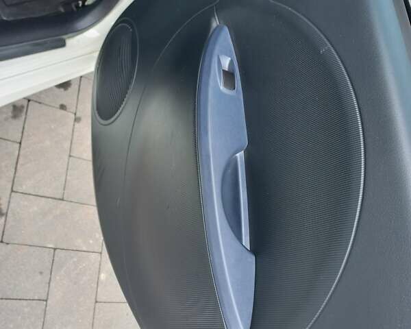 Белый Пежо иOн, объемом двигателя 0 л и пробегом 96 тыс. км за 4500 $, фото 19 на Automoto.ua