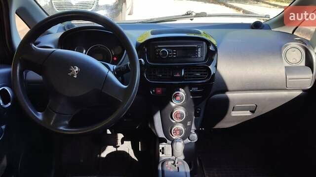 Белый Пежо иOн, объемом двигателя 0 л и пробегом 94 тыс. км за 4900 $, фото 3 на Automoto.ua
