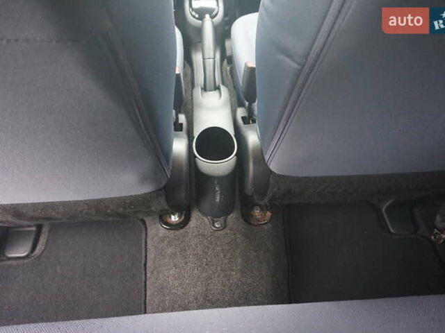 Белый Пежо иOн, объемом двигателя 0 л и пробегом 84 тыс. км за 3550 $, фото 48 на Automoto.ua