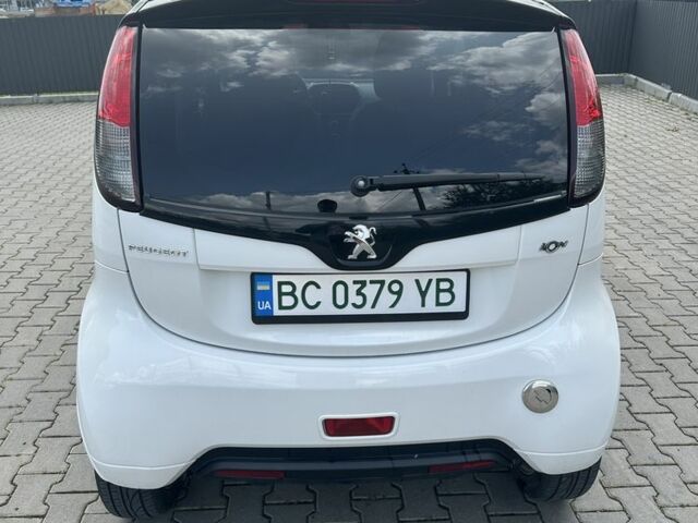 Белый Пежо иOн, объемом двигателя 0 л и пробегом 97 тыс. км за 4500 $, фото 2 на Automoto.ua