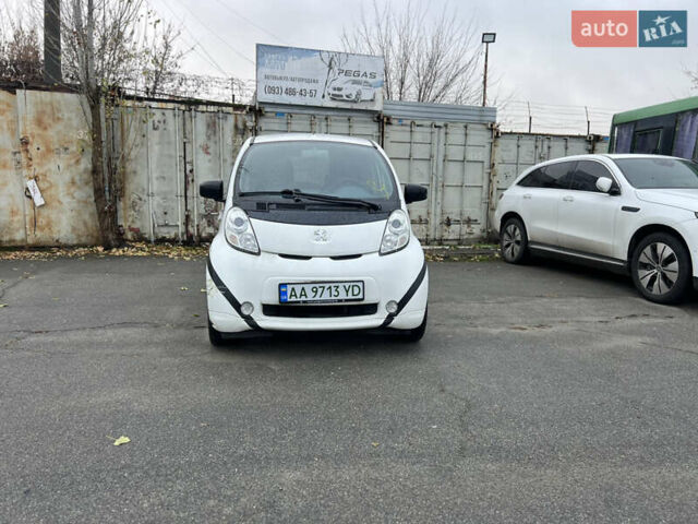 Білий Пежо iOн, об'ємом двигуна 0 л та пробігом 81 тис. км за 3200 $, фото 1 на Automoto.ua