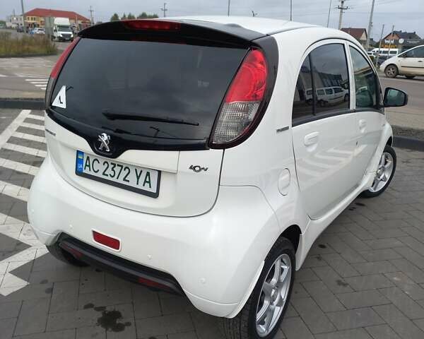 Белый Пежо иOн, объемом двигателя 0 л и пробегом 96 тыс. км за 4500 $, фото 5 на Automoto.ua