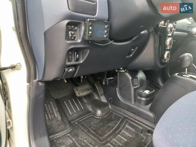 Белый Пежо иOн, объемом двигателя 0 л и пробегом 96 тыс. км за 4500 $, фото 12 на Automoto.ua