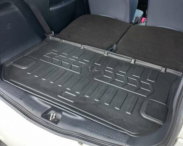 Белый Пежо иOн, объемом двигателя 0 л и пробегом 96 тыс. км за 4500 $, фото 17 на Automoto.ua