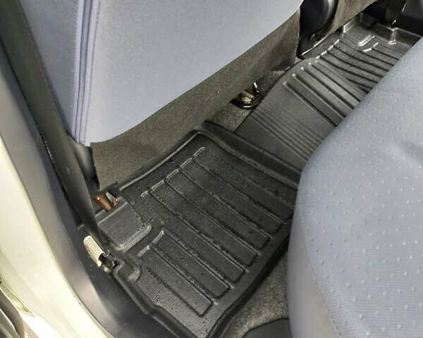 Белый Пежо иOн, объемом двигателя 0 л и пробегом 96 тыс. км за 4500 $, фото 27 на Automoto.ua