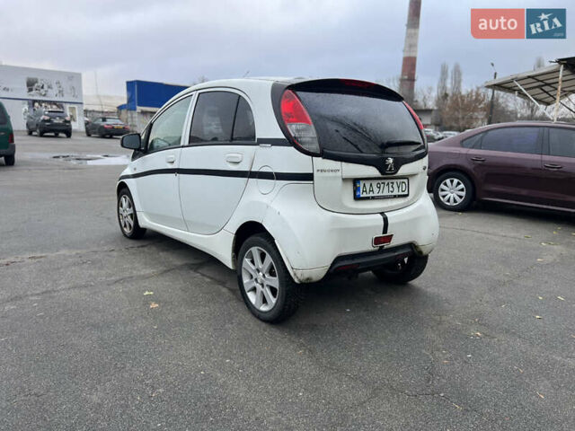 Білий Пежо iOн, об'ємом двигуна 0 л та пробігом 81 тис. км за 3200 $, фото 2 на Automoto.ua