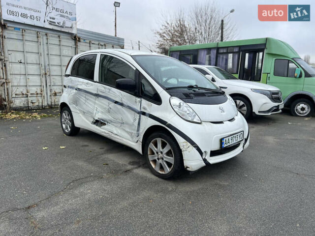 Білий Пежо iOн, об'ємом двигуна 0 л та пробігом 81 тис. км за 3200 $, фото 5 на Automoto.ua