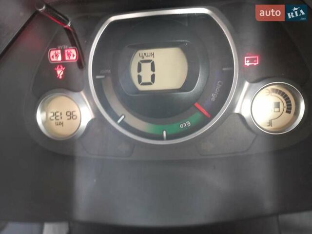 Белый Пежо иOн, объемом двигателя 0 л и пробегом 96 тыс. км за 4500 $, фото 15 на Automoto.ua