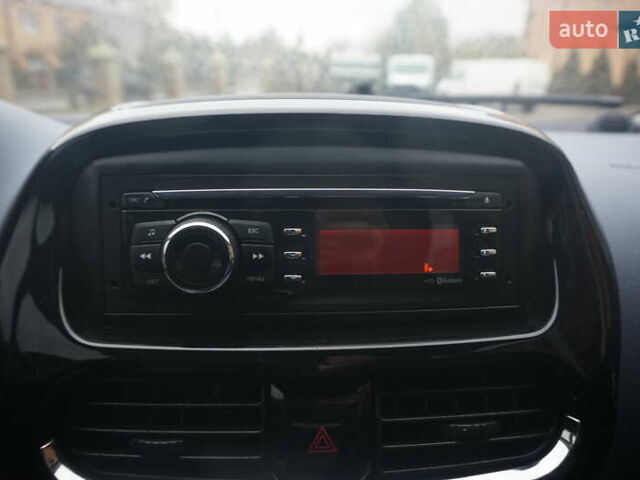 Белый Пежо иOн, объемом двигателя 0 л и пробегом 84 тыс. км за 3550 $, фото 31 на Automoto.ua