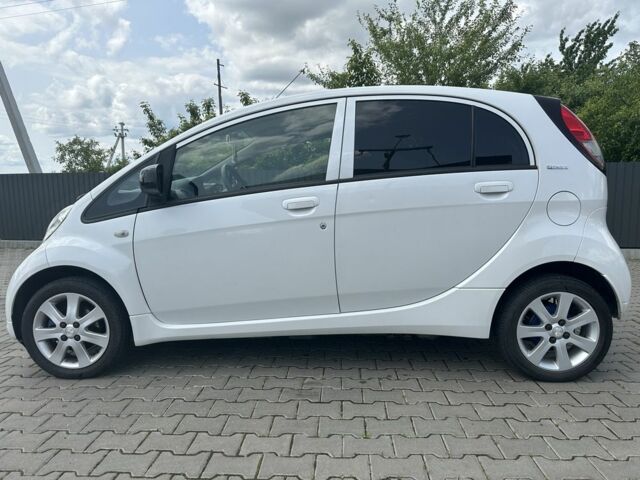 Белый Пежо иOн, объемом двигателя 0 л и пробегом 97 тыс. км за 4500 $, фото 3 на Automoto.ua