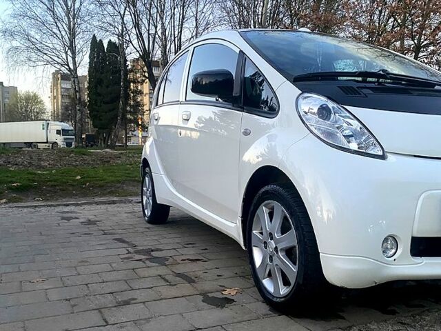 Белый Пежо иOн, объемом двигателя 0 л и пробегом 67 тыс. км за 4500 $, фото 3 на Automoto.ua