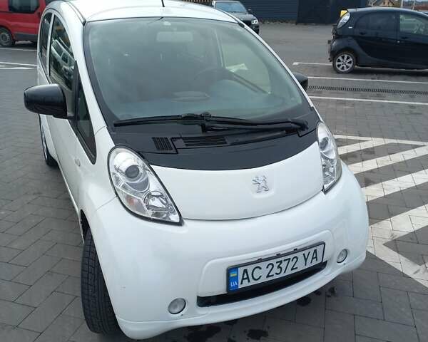 Белый Пежо иOн, объемом двигателя 0 л и пробегом 96 тыс. км за 4500 $, фото 3 на Automoto.ua