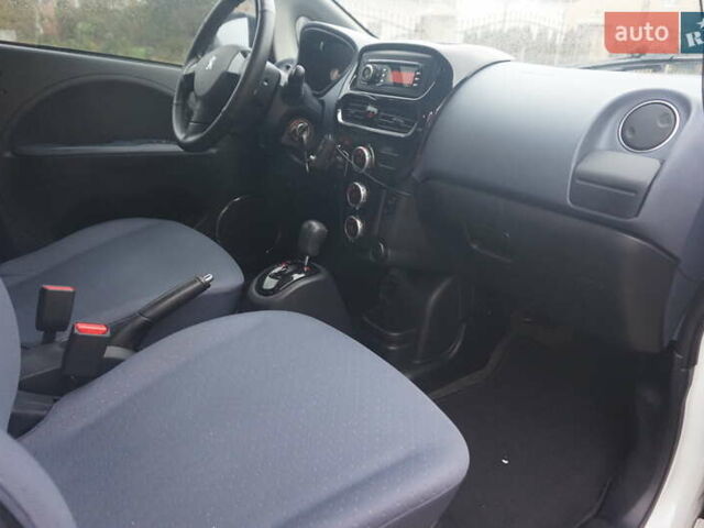 Белый Пежо иOн, объемом двигателя 0 л и пробегом 84 тыс. км за 3550 $, фото 38 на Automoto.ua