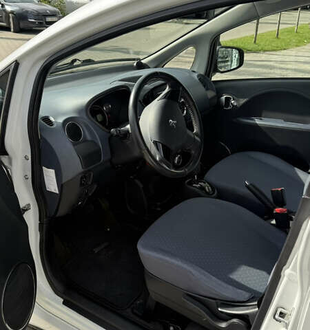 Білий Пежо iOн, об'ємом двигуна 0 л та пробігом 90 тис. км за 3999 $, фото 14 на Automoto.ua