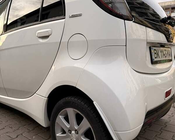 Белый Пежо иOн, объемом двигателя 0 л и пробегом 80 тыс. км за 4500 $, фото 3 на Automoto.ua