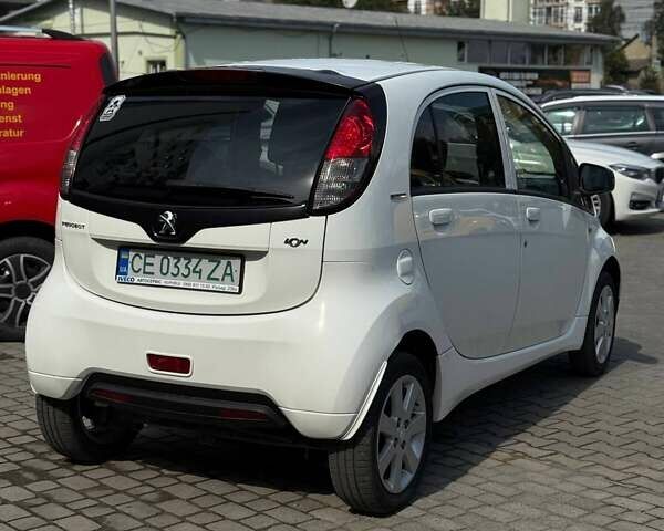 Белый Пежо иOн, объемом двигателя 0 л и пробегом 61 тыс. км за 5000 $, фото 6 на Automoto.ua