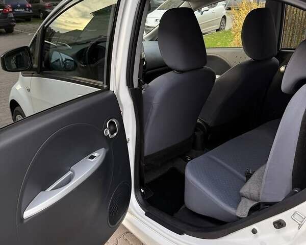 Белый Пежо иOн, объемом двигателя 0 л и пробегом 80 тыс. км за 4500 $, фото 19 на Automoto.ua