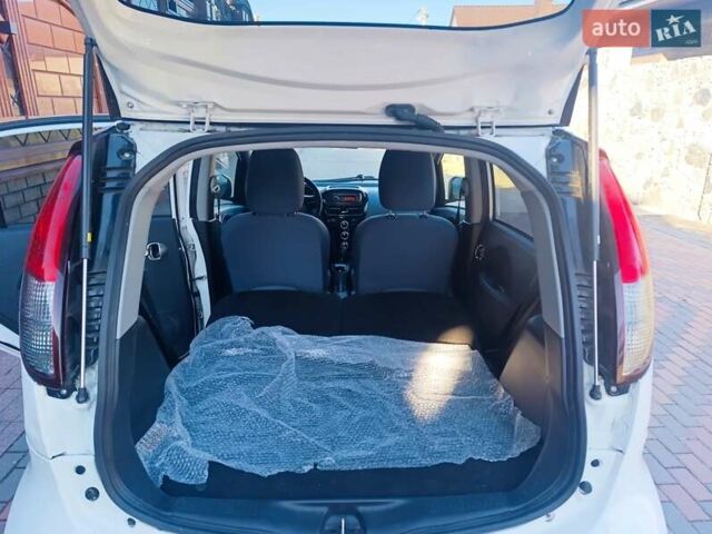 Белый Пежо иOн, объемом двигателя 0 л и пробегом 69 тыс. км за 4299 $, фото 20 на Automoto.ua