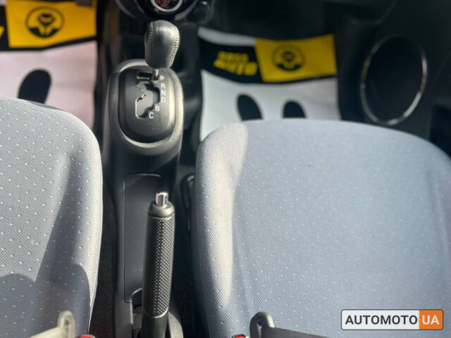 Білий Пежо iOн, об'ємом двигуна 16 л та пробігом 81 тис. км за 6200 $, фото 16 на Automoto.ua