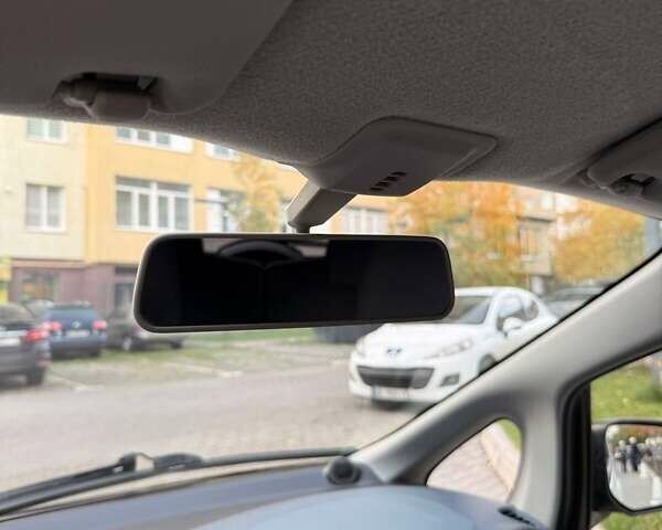 Белый Пежо иOн, объемом двигателя 0 л и пробегом 80 тыс. км за 4500 $, фото 54 на Automoto.ua