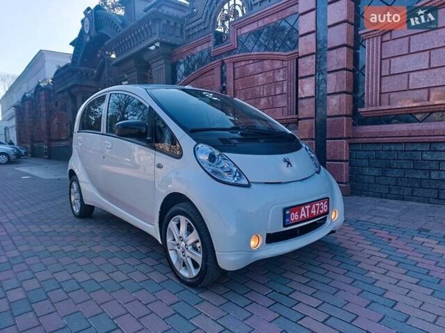 Белый Пежо иOн, объемом двигателя 0 л и пробегом 69 тыс. км за 4299 $, фото 2 на Automoto.ua