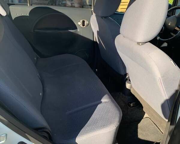 Білий Пежо iOн, об'ємом двигуна 0 л та пробігом 61 тис. км за 5000 $, фото 9 на Automoto.ua