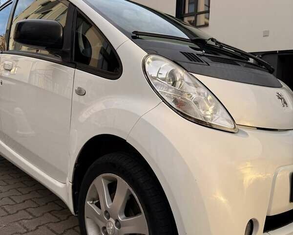 Белый Пежо иOн, объемом двигателя 0 л и пробегом 80 тыс. км за 4500 $, фото 14 на Automoto.ua